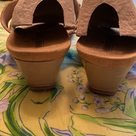 Beaded Sandals - Picture 3 of 3